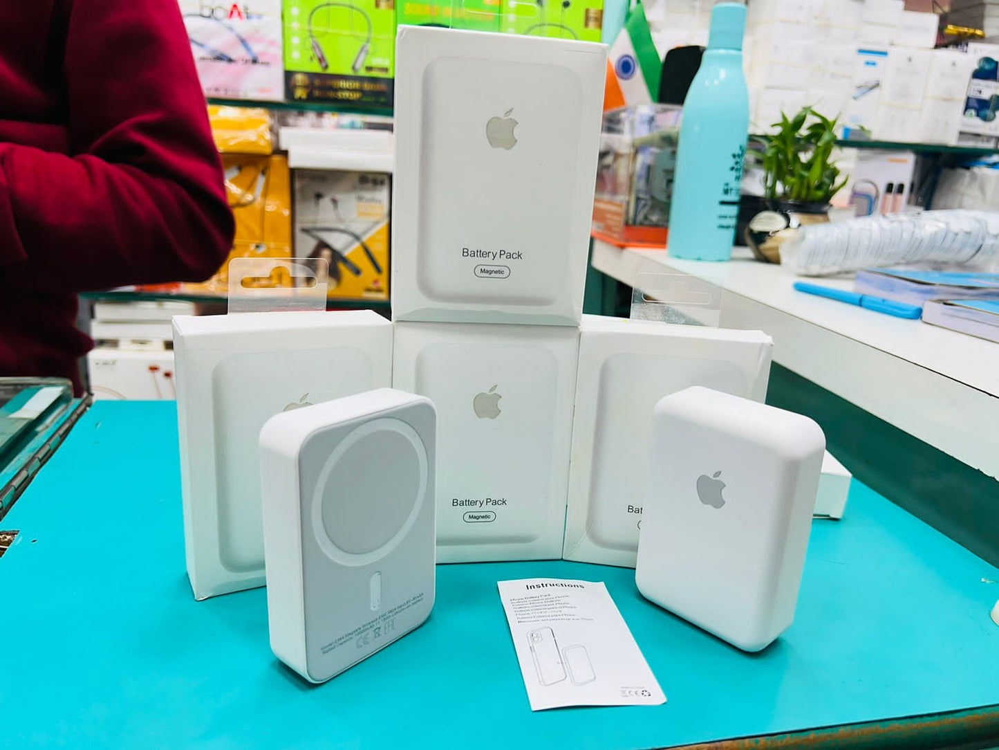 akvaari 10000 mAh 25 W Wired & Wireless With MagSafe Pocket Size Power Bank  (White, Lithium Polymer, Fast Charging for Mobile, Earbuds, Smartwatch)