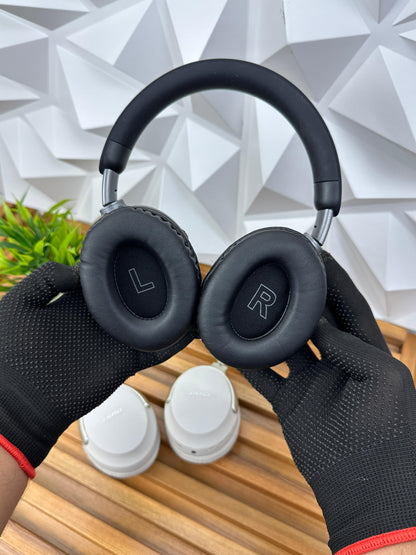 Bose New QuietComfort Ultra Wireless Noise Cancelling Headphones with Spatial Audio, Over-The-Ear Headphones with Mic, Up to 24 Hours of Battery Life, Black